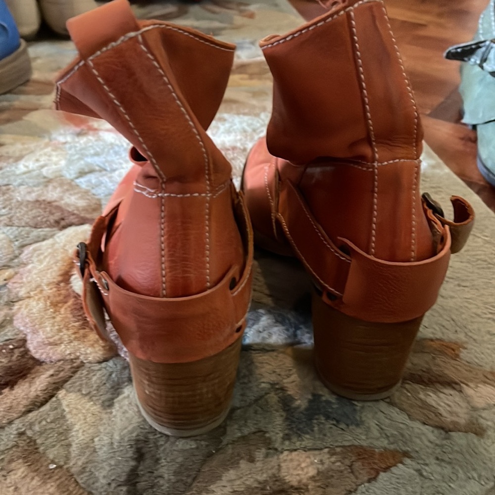 Boots - Picture 3 of 6